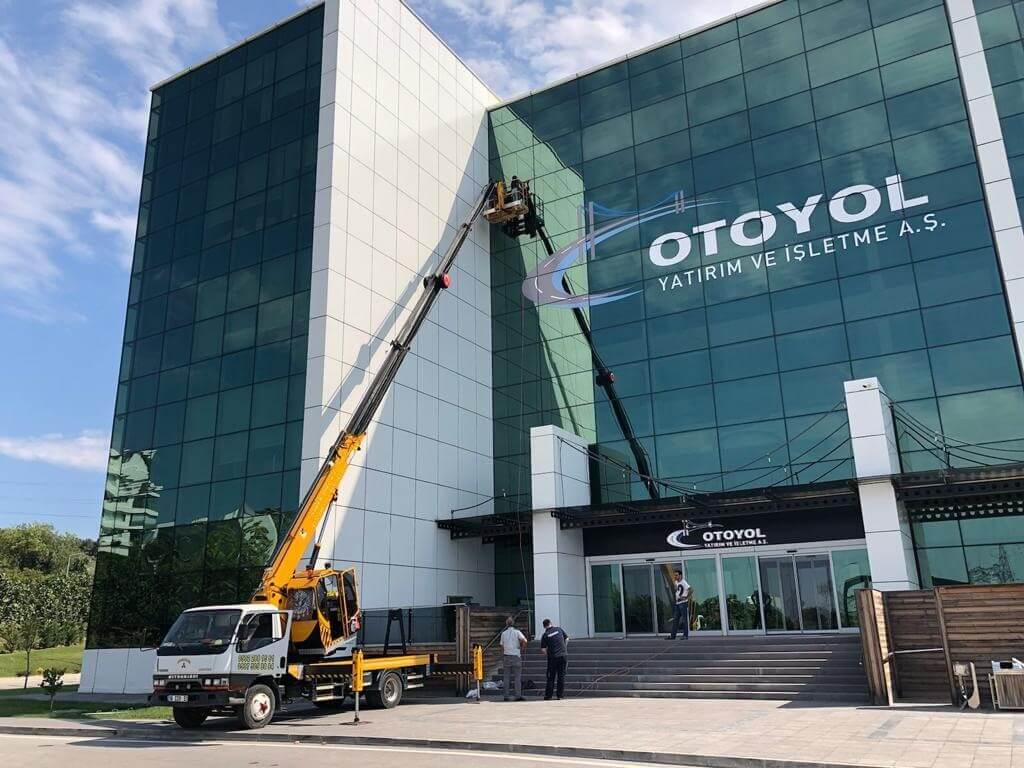 Otoyol A.Ş. Binasında Cam Değişimi